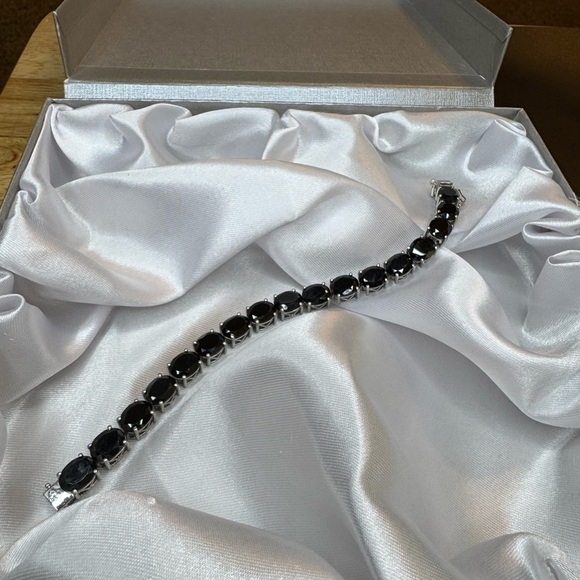 Karis Thai Black Spinel 57.60 ctw Bracelet in Platinum Bond (7.25 In) - Picture 4 of 5